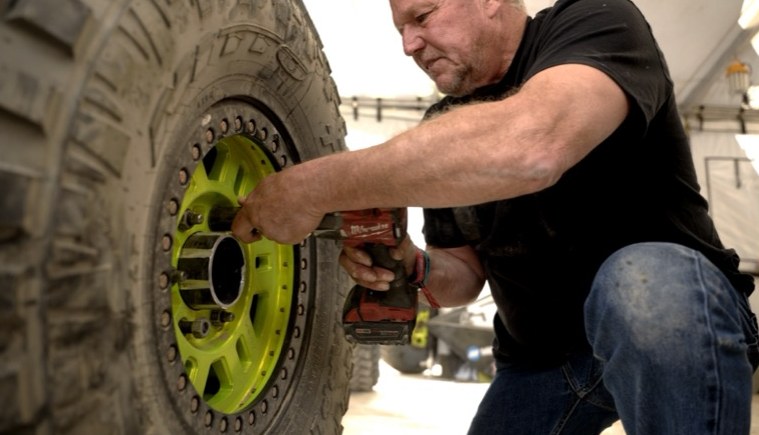 Wheel and tire service detail
